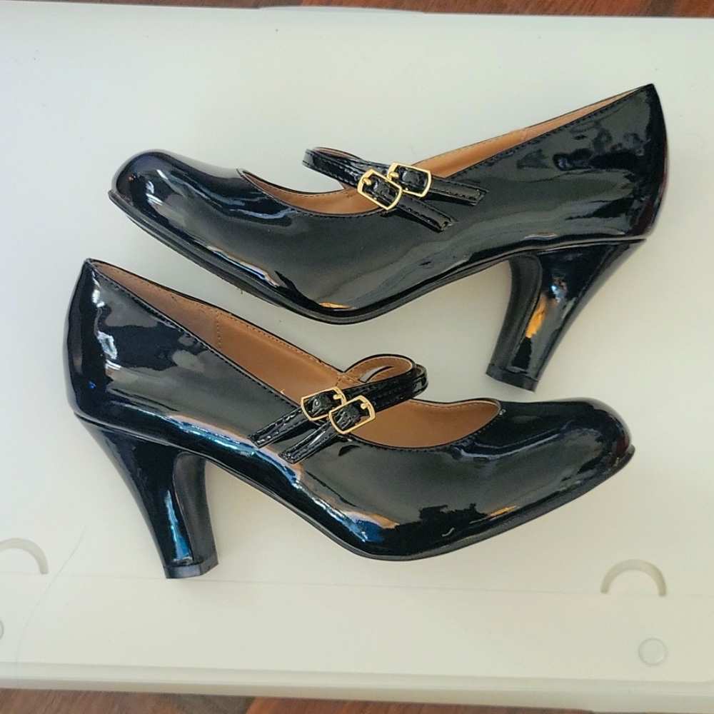 8.5 Journee Collection Black Patent Shoes Mary Jane Heels